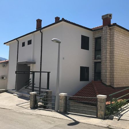 Apartments Tonkita With Jacuzzi Makarska Exterior foto