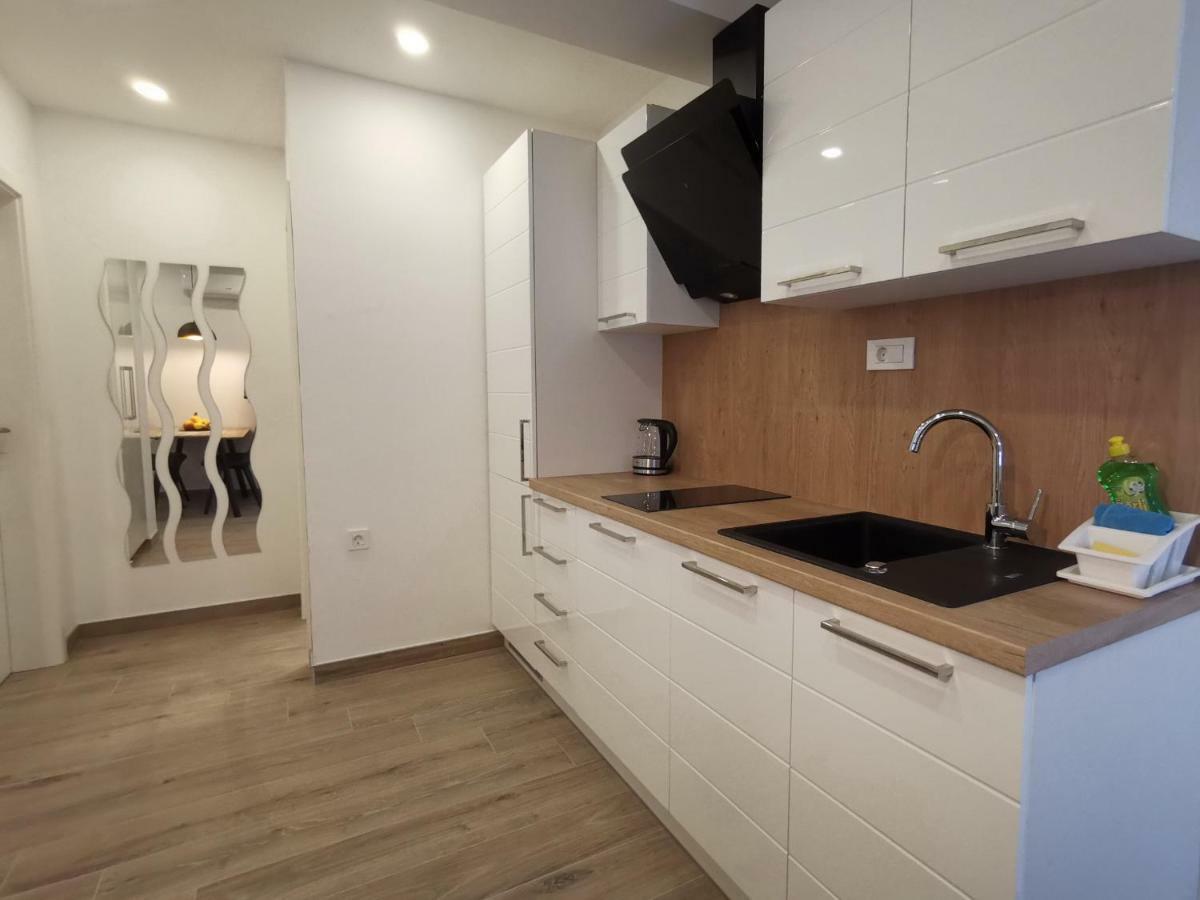 Apartments Tonkita With Jacuzzi Makarska Exterior foto