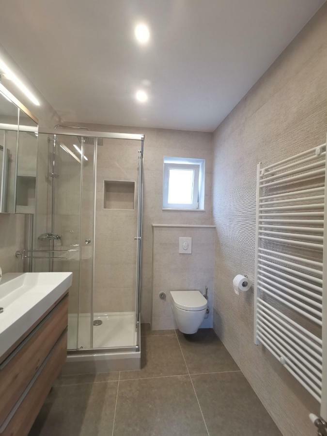Apartments Tonkita With Jacuzzi Makarska Habitación foto